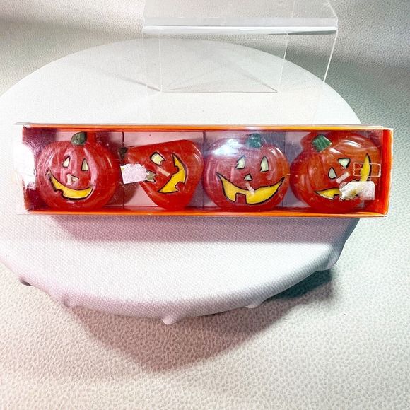 The White Barn Candle Co Halloween Treats Jack-o-Lantern Floating Candles Set - Picture 9 of 10